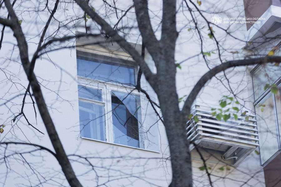 Є загиблий, поранені та руйнування: рф масовано атакувала Дніпропетровщину
Російські війська продовжують атакувати Дніпропетровщину безпілотниками та артилерією. Внаслідок обстрілів 12 жовтня є загиблий і поранені, пошкоджені житлові будинки, підпри