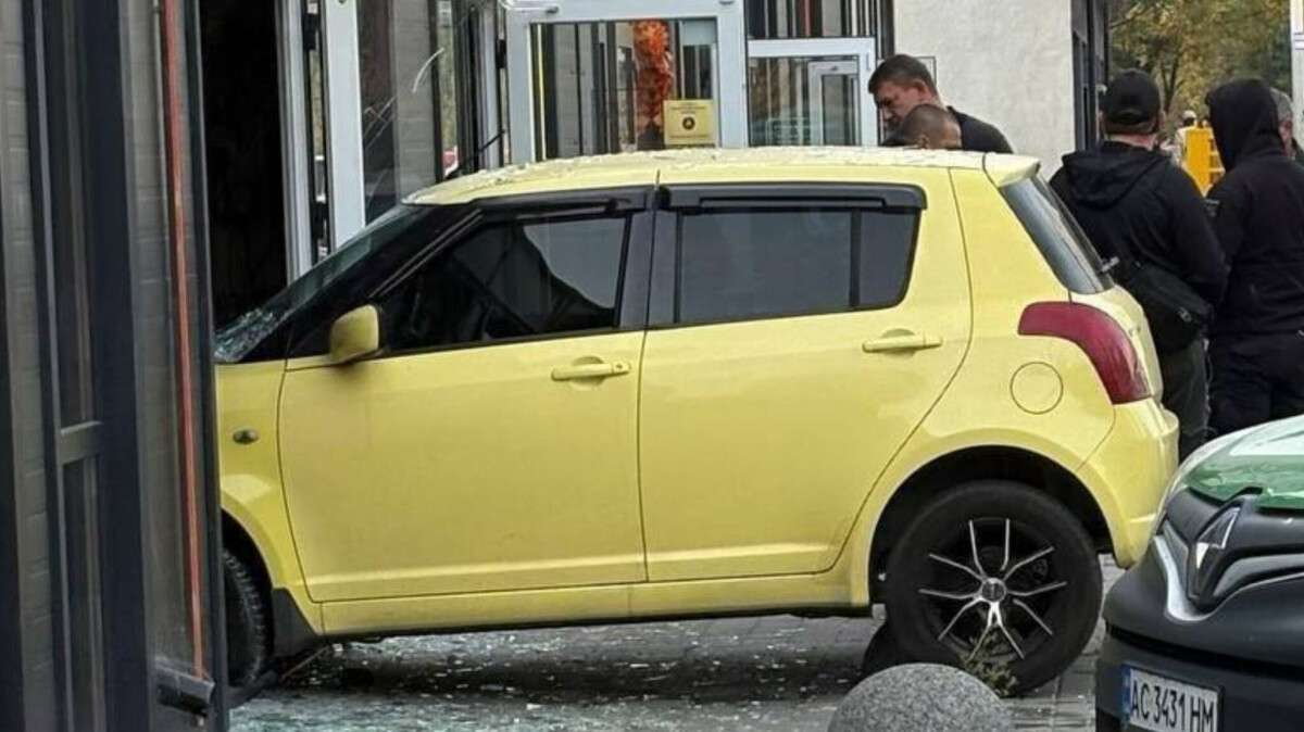 В'їхав у барбершоп Suzuki на ж/м Тополя 13 жовтня