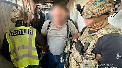Группа мужчин украла мотоцикл