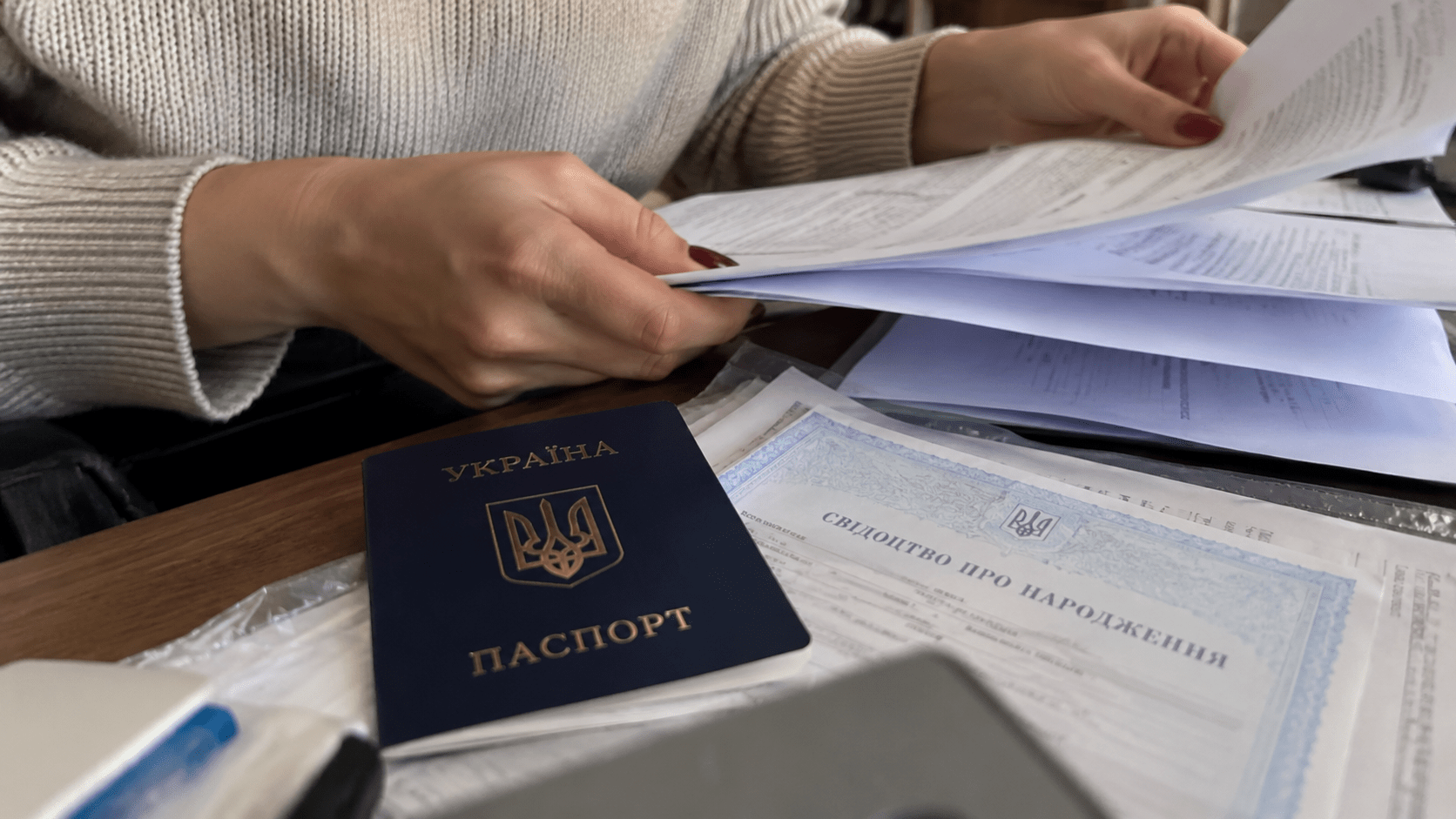 Как оформить помощь одинокой матери и от чего зависит сумма выплаты