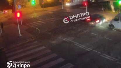 Горіло авто у центрі Дніпра 20 жовтня: відео моменту ДТП