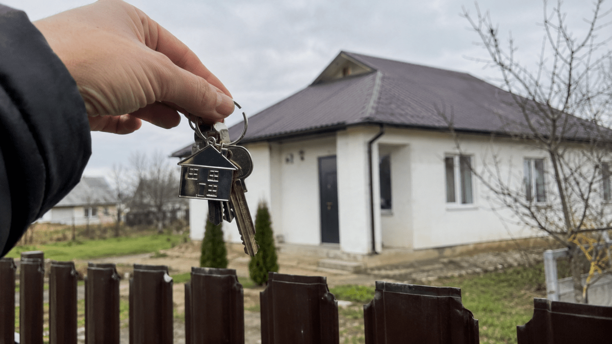 На Днепропетровщине и еще в семи областях Украины переселенцам приобретут дома: подробности