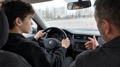 В Украине могут разрешить управлять авто с 17 лет, но есть нюанс