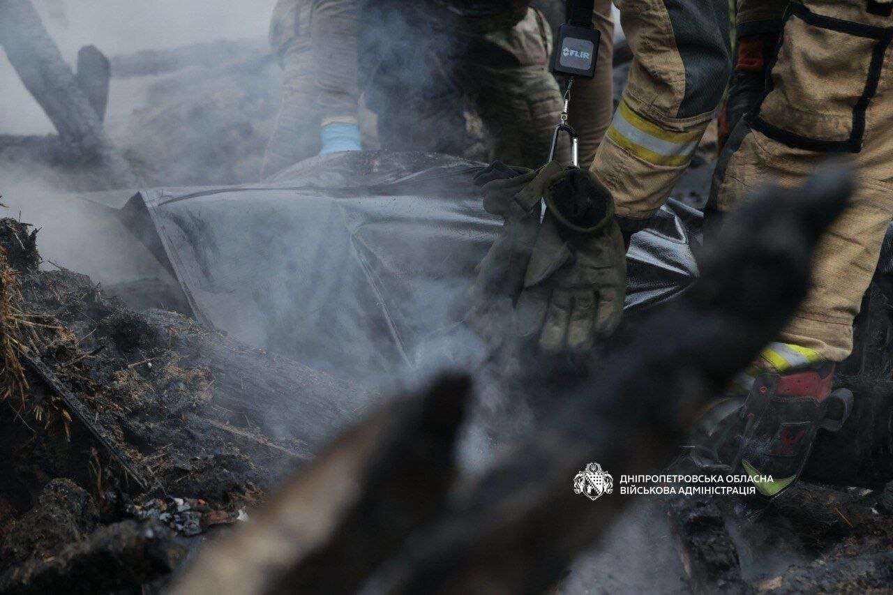 Атаки на Дніпро 23 жовтня: з-під завалів пошкодженого будинку дістали тіло людини