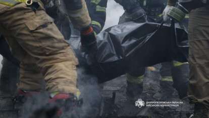 Атаки на Дніпро 23 жовтня: з-під завалів пошкодженого будинку дістали тіло людини