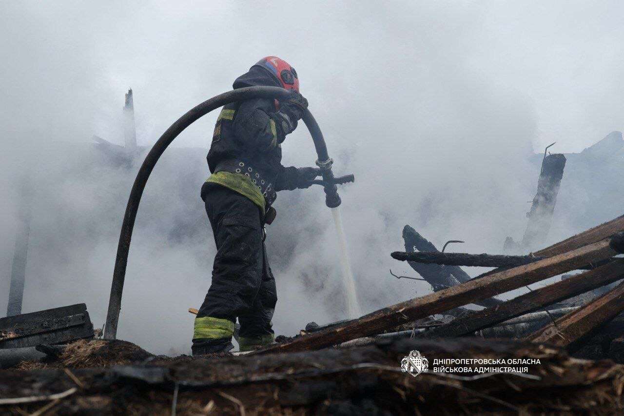 Атаки на Дніпро 23 жовтня: з-під завалів пошкодженого будинку дістали тіло людини