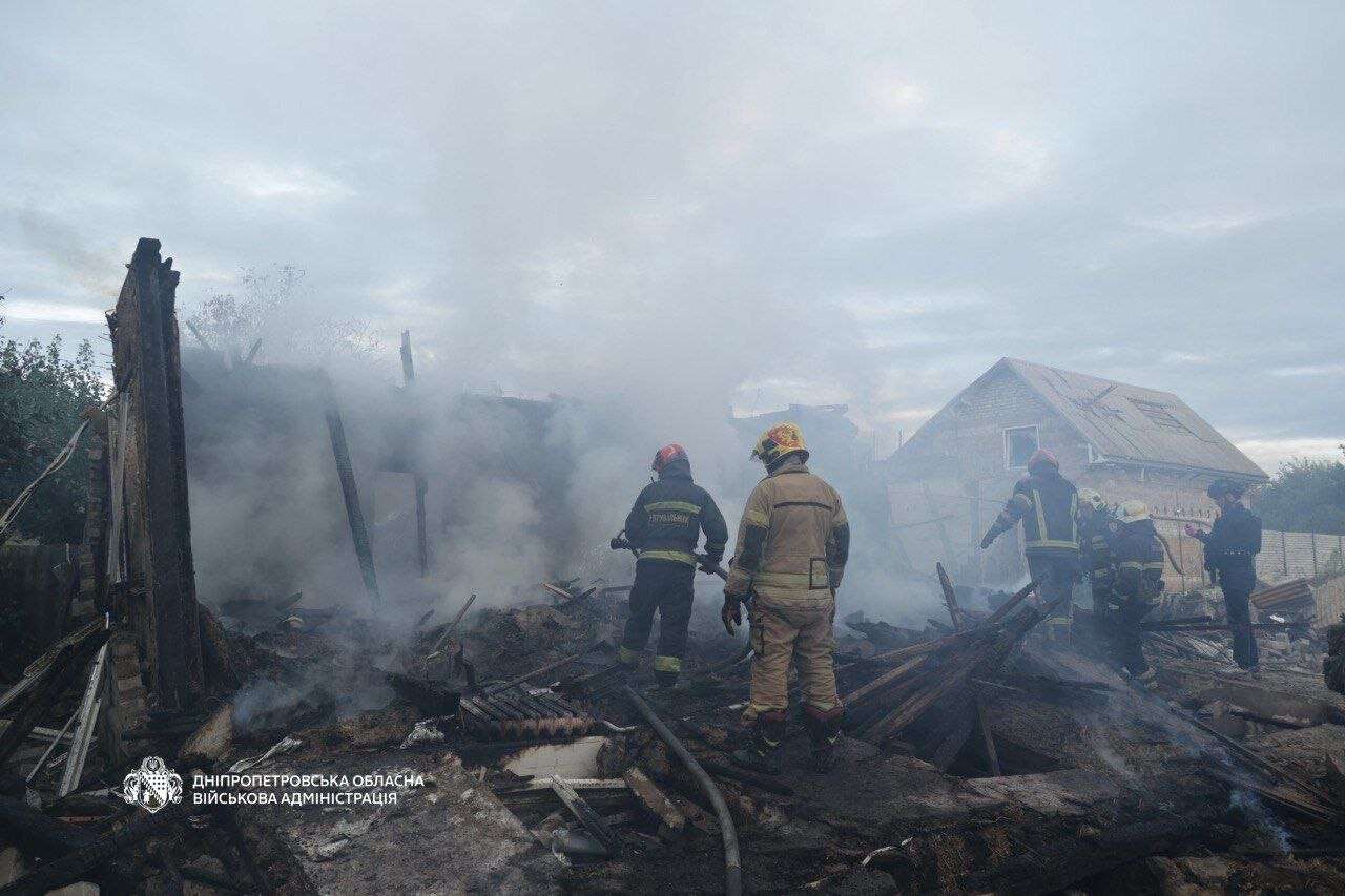 Атаки на Днепр 23 октября: из-под завалов повреждённого дома достали тело человека