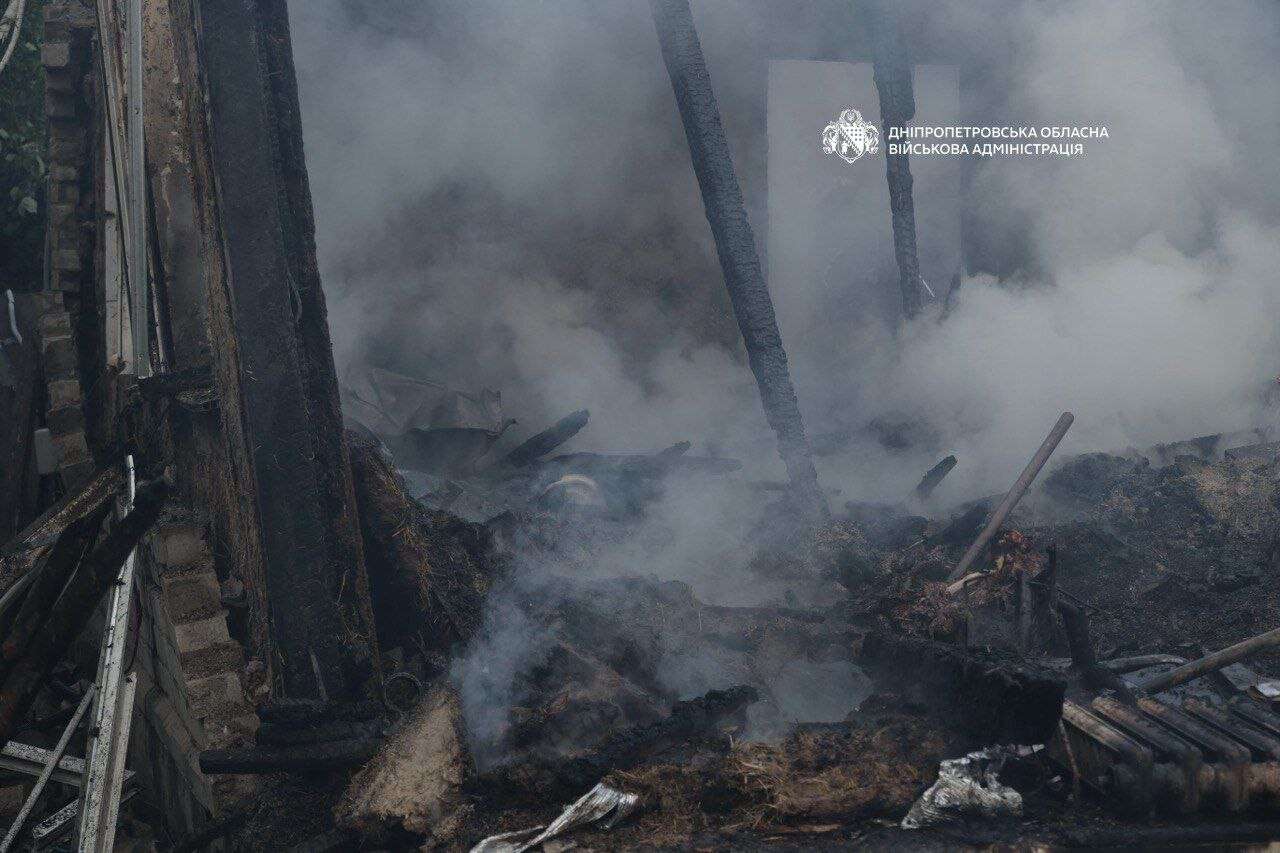 Атаки на Днепр 23 октября: из-под завалов повреждённого дома достали тело человека
