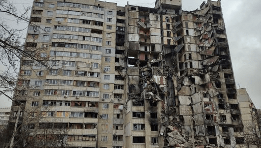 Псевдоактивісти Наріка намагаються заблокувати відновлення будинку, в якому росіяни зруйнували два підʼїзди